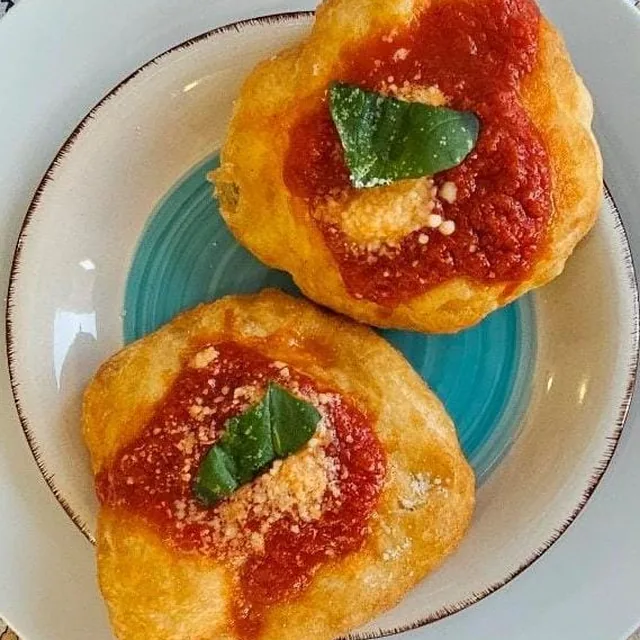 Pizze montanarine con pomodoro e basilico