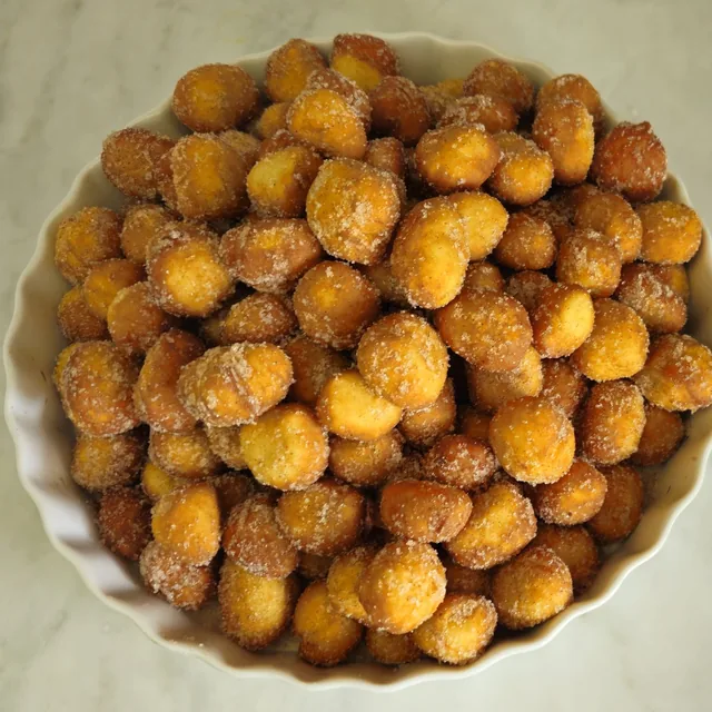 Dolcetti fritti passati nello zucchero