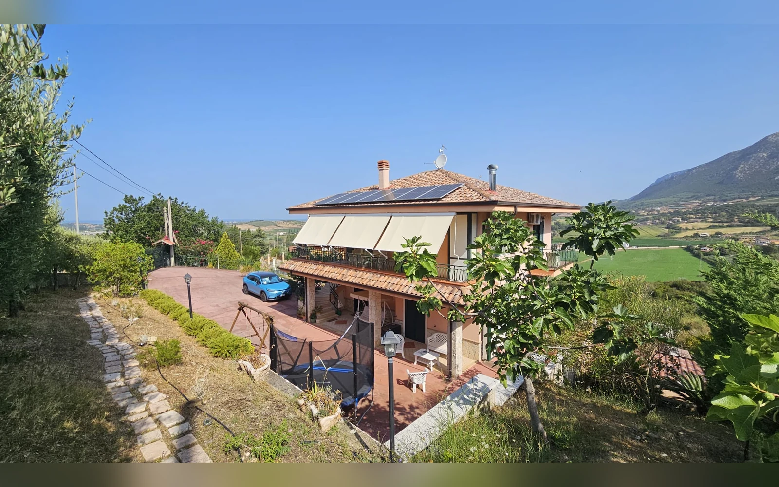 Villa Giulia Cilento, la villa vista dal giardino